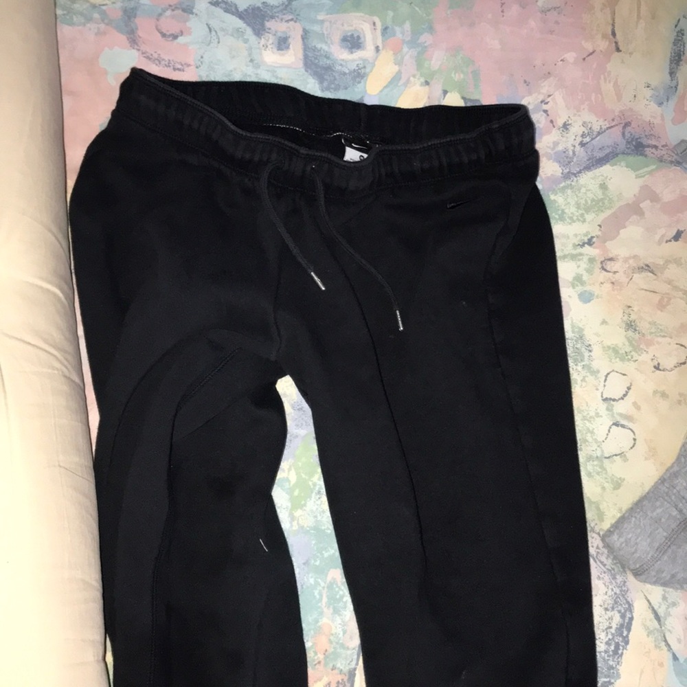 Black crop sweat pants